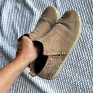 Target Slide Shoes /  size 8 / tan